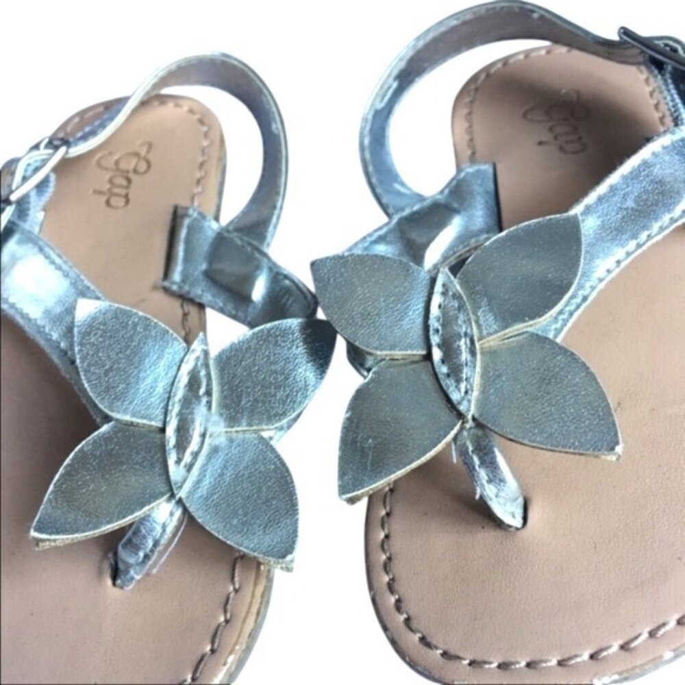 Gap Silver Metallic Butterfly Sandals Adjustable Strap Toddler Size 5 Summer - Picture 3 of 6